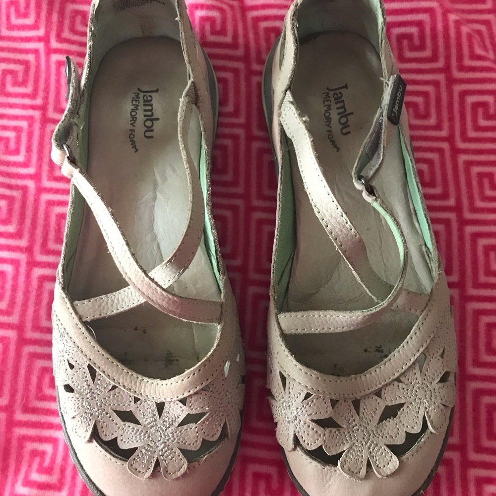 Cute Jambu memory foam shoes